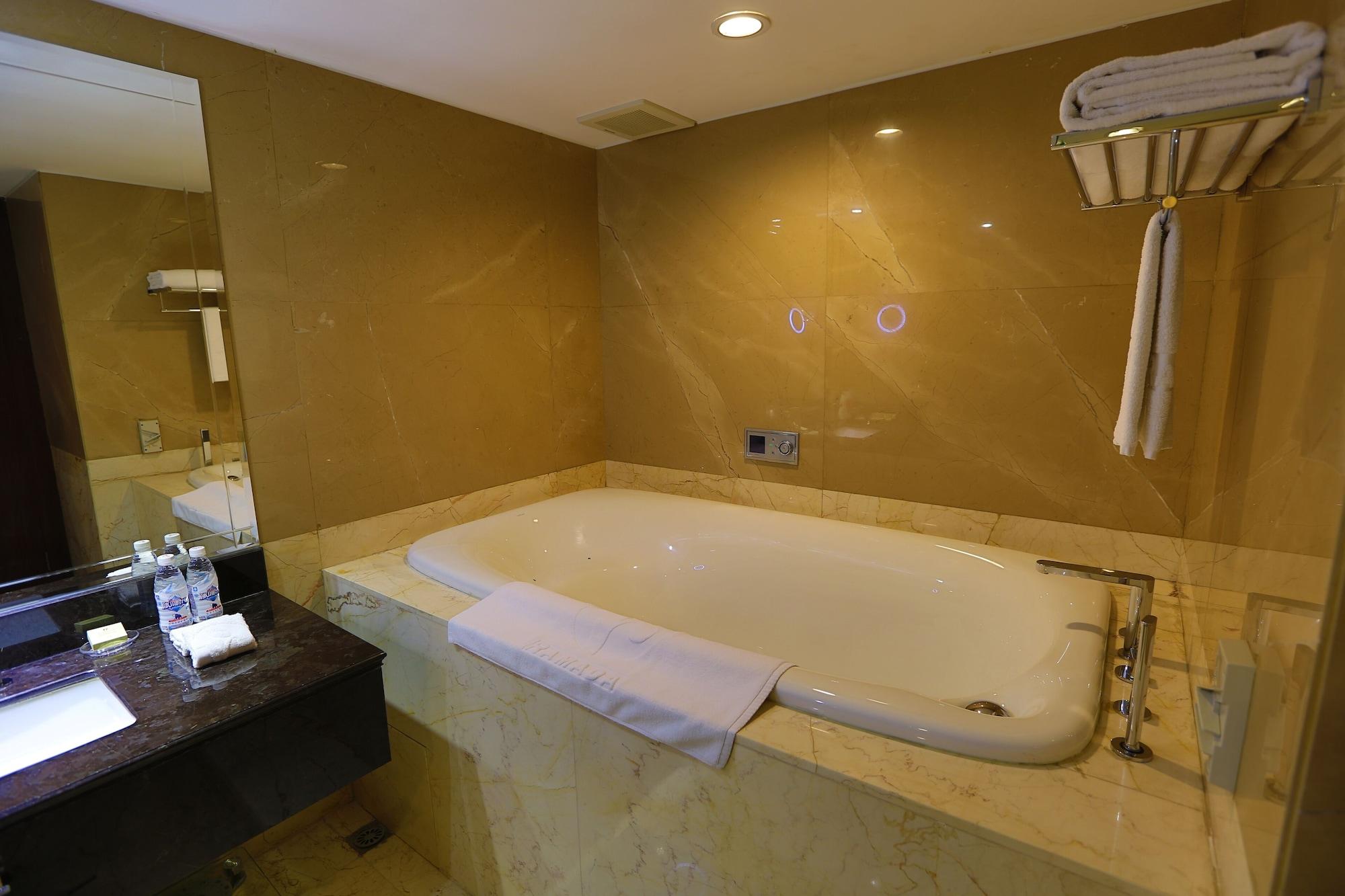 Hotel Ramada Chengdu North Esterno foto