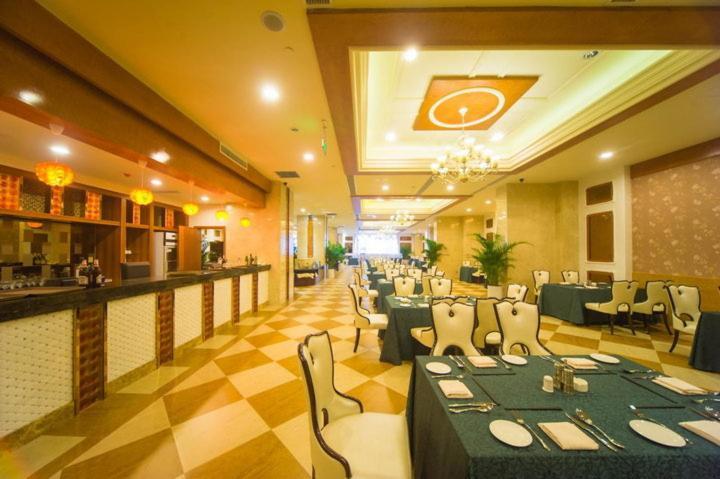 Hotel Ramada Chengdu North Esterno foto